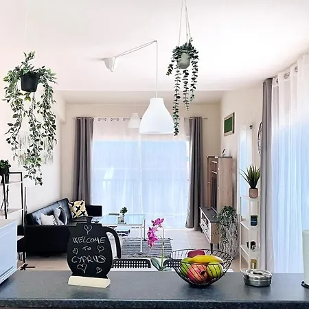 Melanos Sea View شقة *